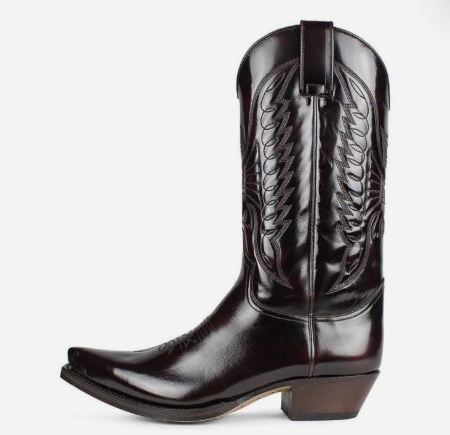 Where Craftsmanship Blooms: The Story Behind Sendra Flower Boots